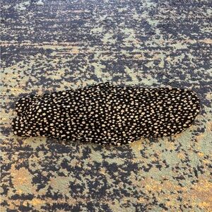 Elegant Black and Cream Star Patterned Bandana